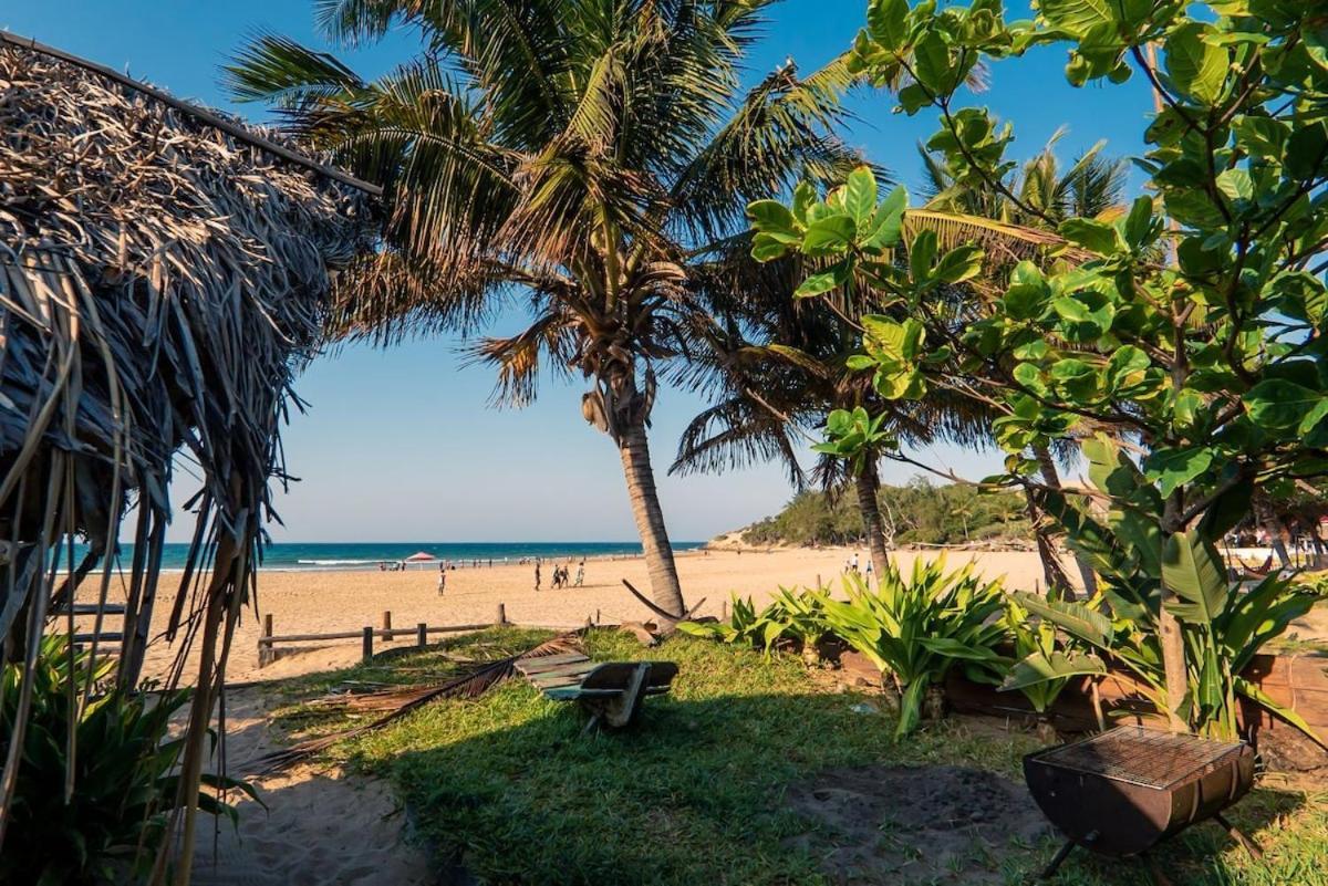 On The Beach 2 Bedroom Dhow Cabin W Ac Praia do Tofo Exteriér fotografie